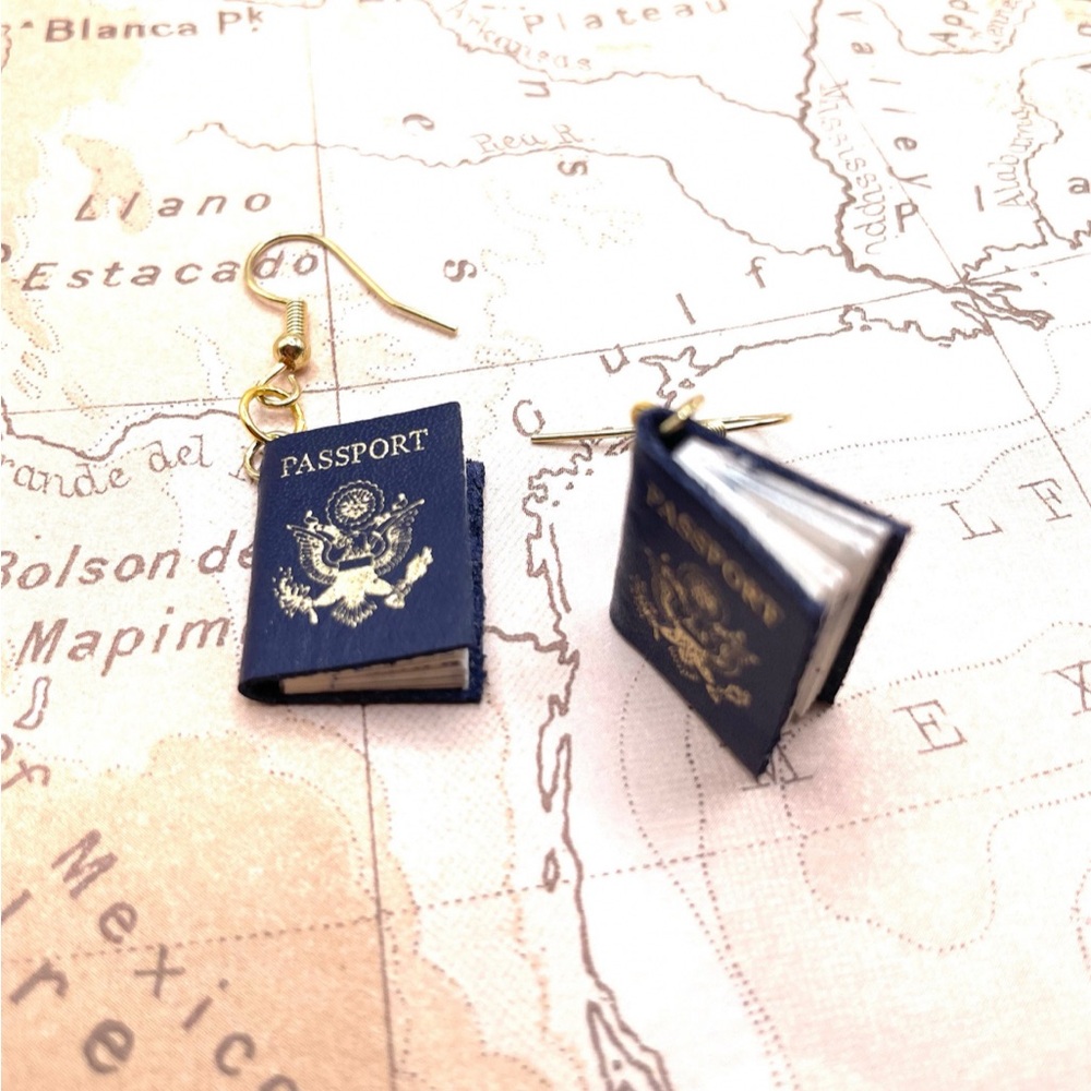 Womens dangle passport earrings🛩️